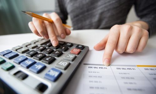 closeup-accountant-hands-counting-calculator_1262-3170